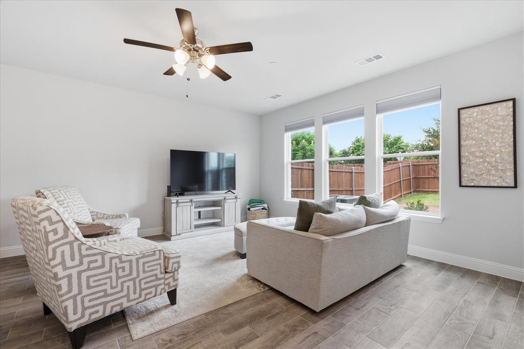 600 Hutchinson Ln, Lewisville, TX 75077 photo