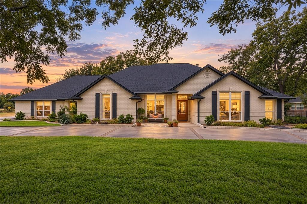 9604 Champions Dr, Granbury, TX 76049