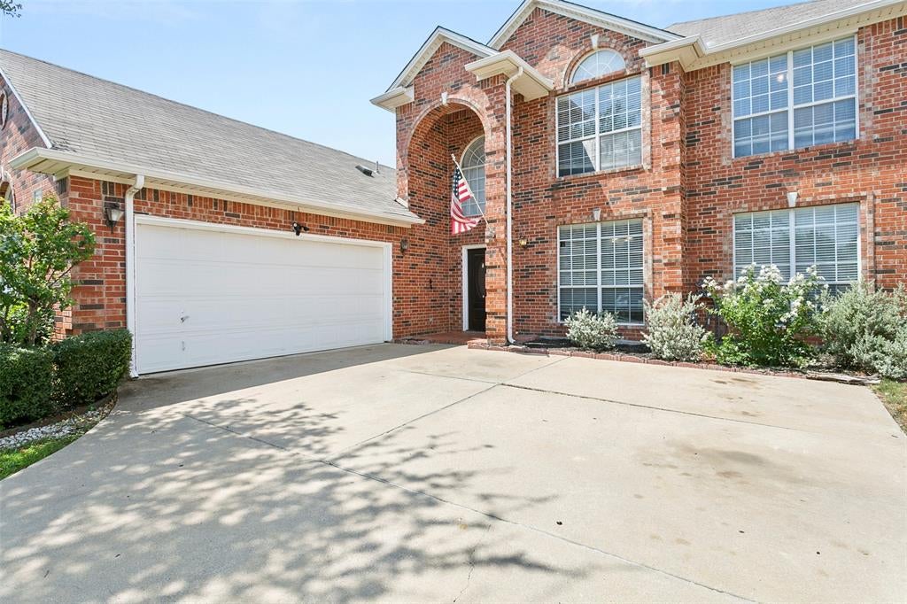 8641 Shadow Trace Dr, Fort Worth, TX 76244