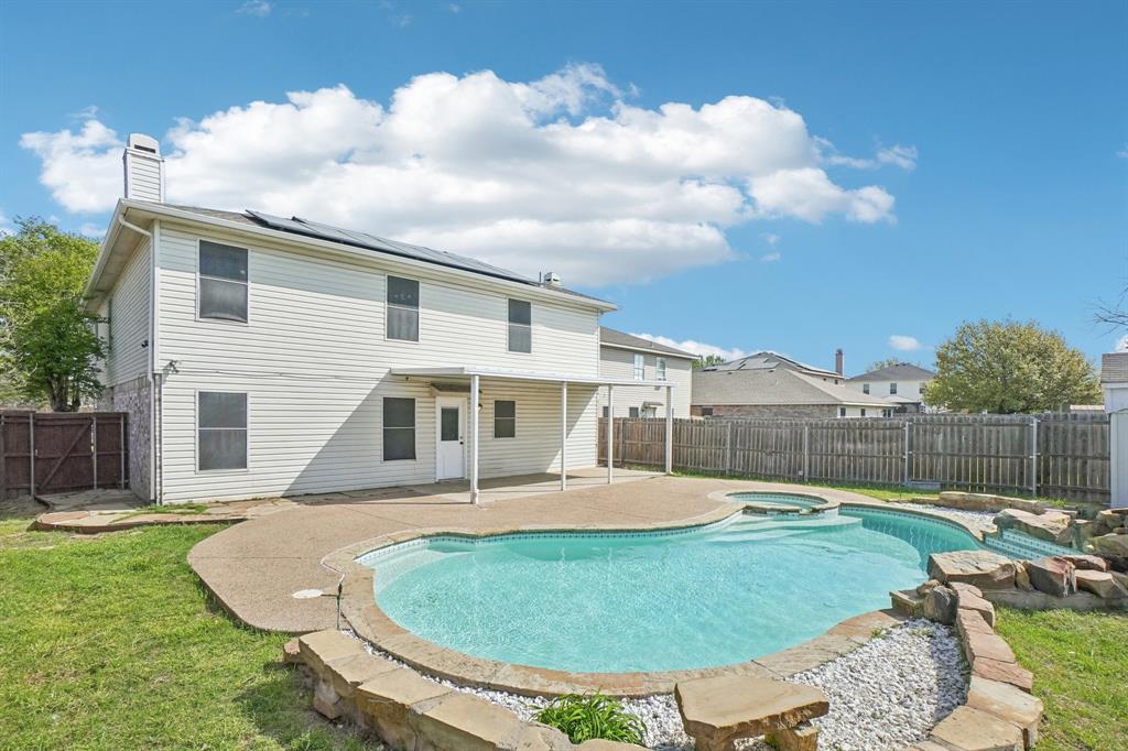 2304 Red Oak Dr, Little Elm, TX 75068