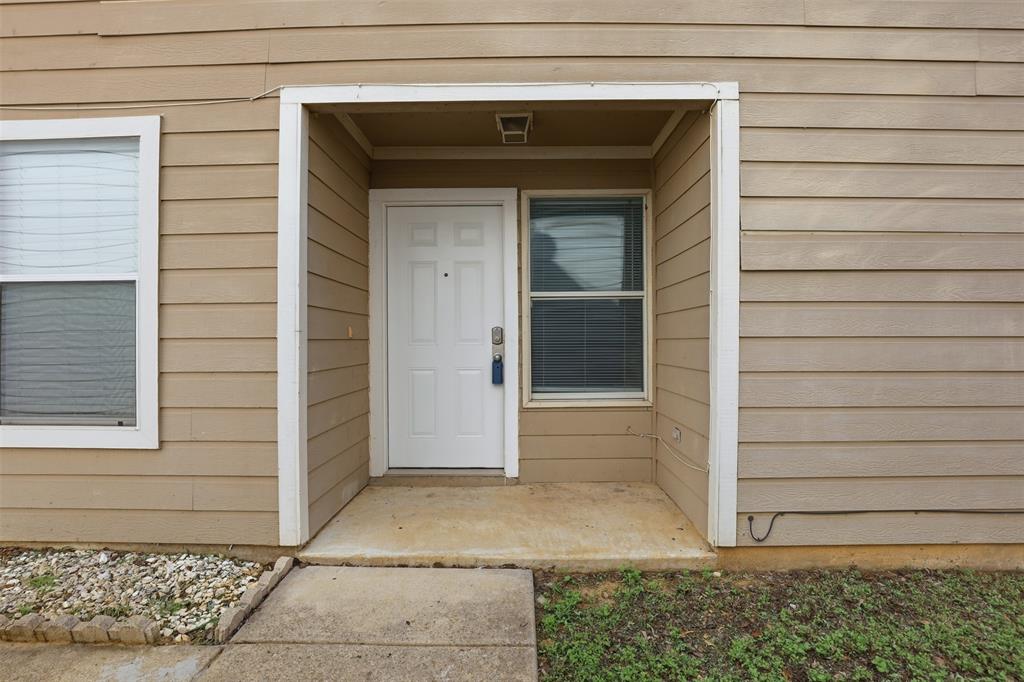 1452 Pine Ln, Fort Worth, TX 76140 photo