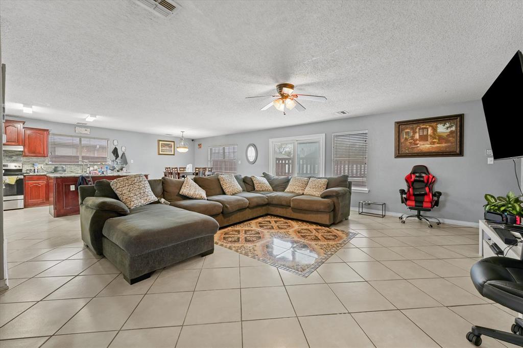 1818 Cedar Ridge Dr, Mesquite, TX 75181 photo