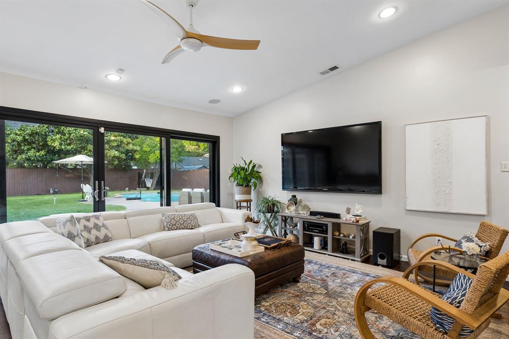 5709 Forest Ln, Dallas, TX 75230 photo