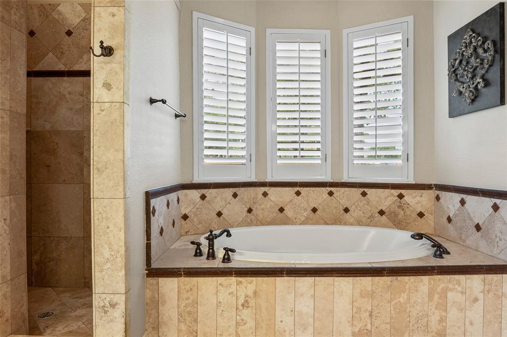 Single Family Residence in Argyle TX 419 E Hickory Ridge Circle 12.jpg