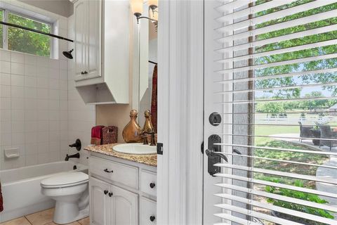 Single Family Residence in Argyle TX 419 E Hickory Ridge Circle 15.jpg