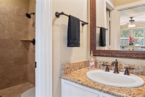 Single Family Residence in Argyle TX 419 E Hickory Ridge Circle 19.jpg
