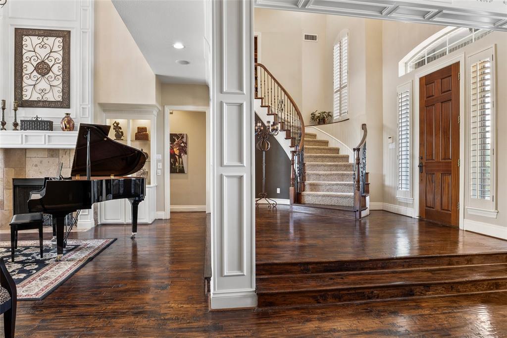 Single Family Residence in Argyle TX 419 E Hickory Ridge Circle 4.jpg
