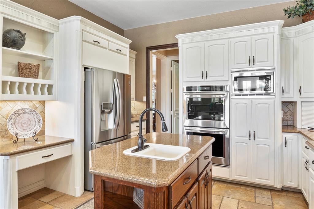 Single Family Residence in Argyle TX 419 E Hickory Ridge Circle 9.jpg