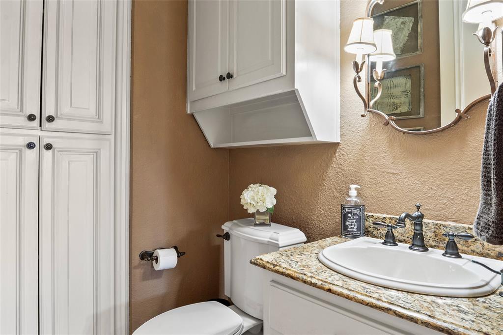 Single Family Residence in Argyle TX 419 E Hickory Ridge Circle 16.jpg