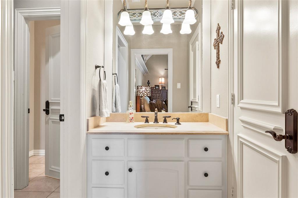 Single Family Residence in Argyle TX 419 E Hickory Ridge Circle 22.jpg