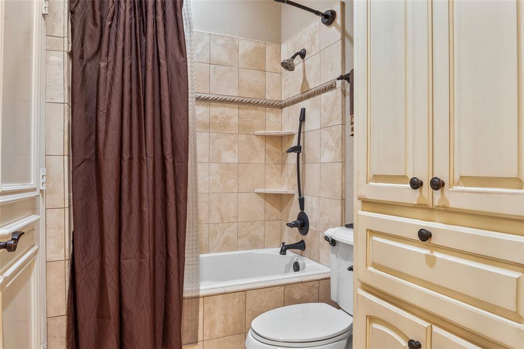 Single Family Residence in Argyle TX 419 E Hickory Ridge Circle 23.jpg