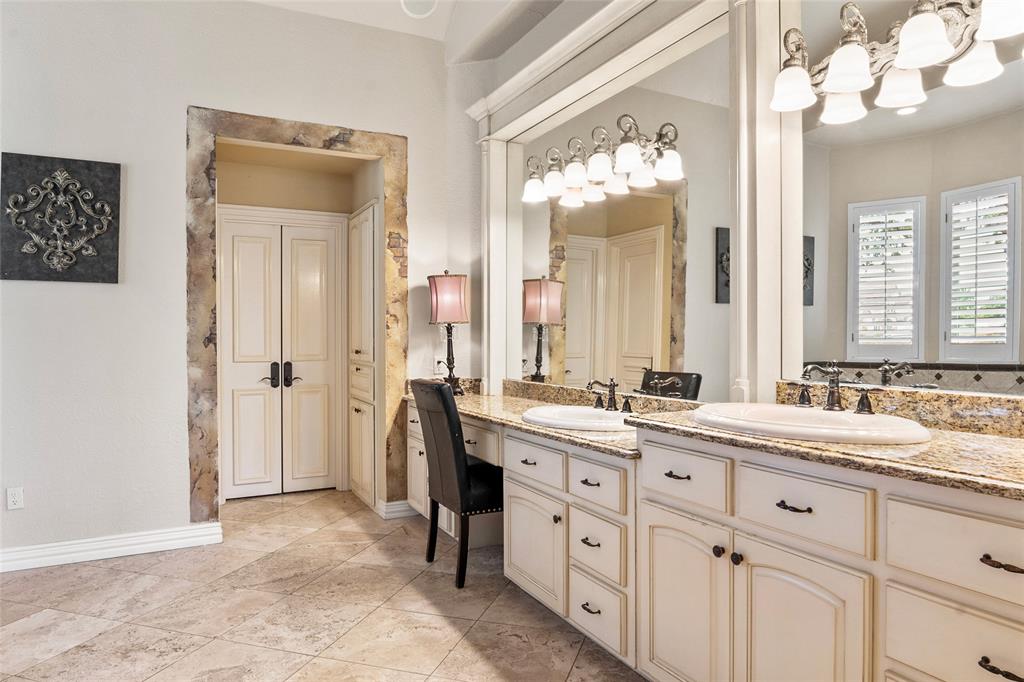 Single Family Residence in Argyle TX 419 E Hickory Ridge Circle 11.jpg