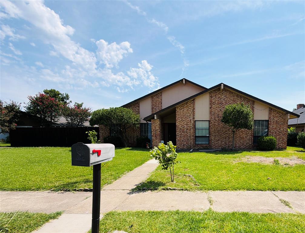 5218 Barcelona Dr, Garland, TX 75043