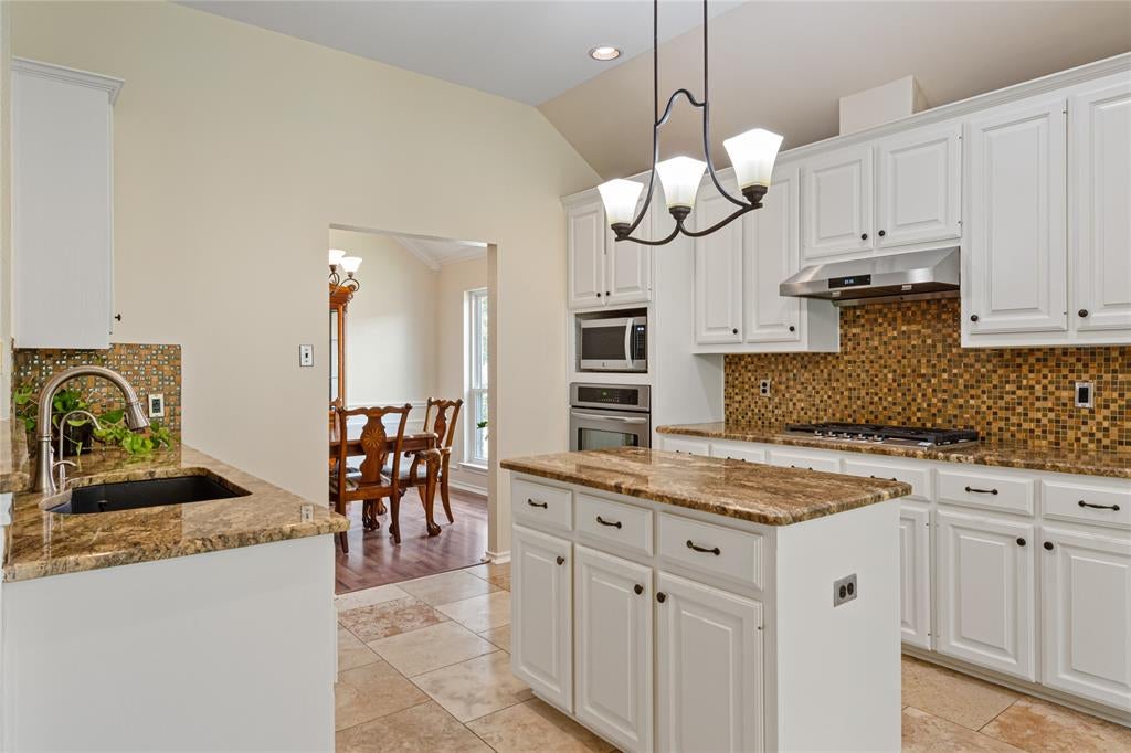 1327 Pegasus Dr, Arlington, TX 76013 photo