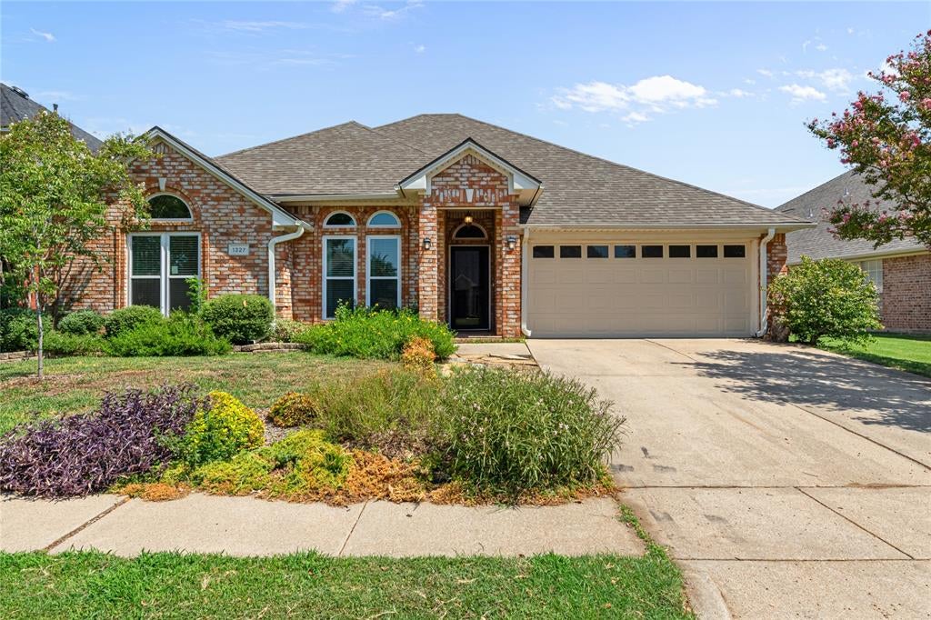 1327 Pegasus Dr, Arlington, TX 76013 photo