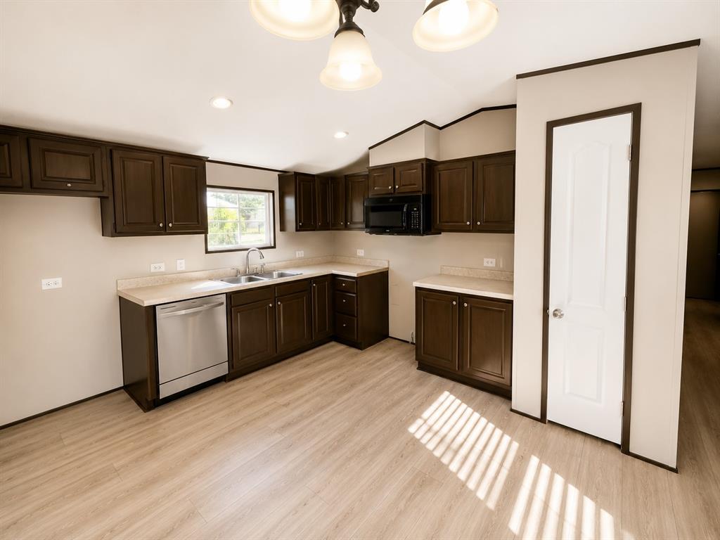 5421 Lake View Dr, Granbury, TX 76048 photo