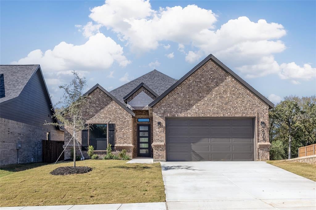 903 Boston Ln, River Oaks, TX 76114