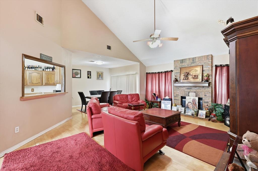 2020 E Branch Hollow Dr, Carrollton, TX 75007 photo