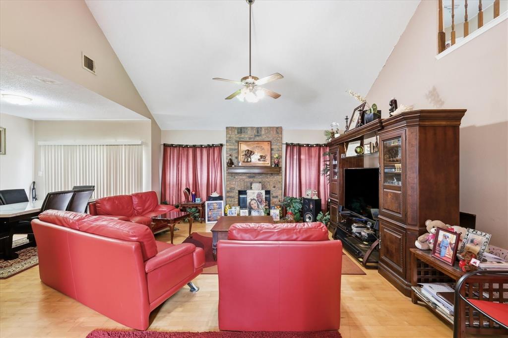 2020 E Branch Hollow Dr, Carrollton, TX 75007 photo