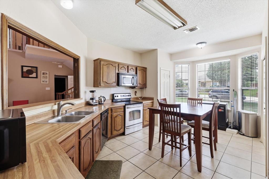 2020 E Branch Hollow Dr, Carrollton, TX 75007 photo