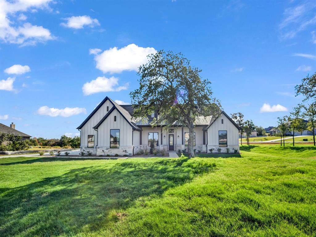 740 Burr Oak Ln, Weatherford, TX 76085