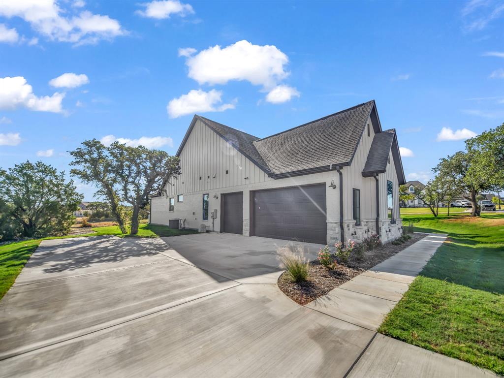 740 Burr Oak Ln, Weatherford, TX 76085 photo