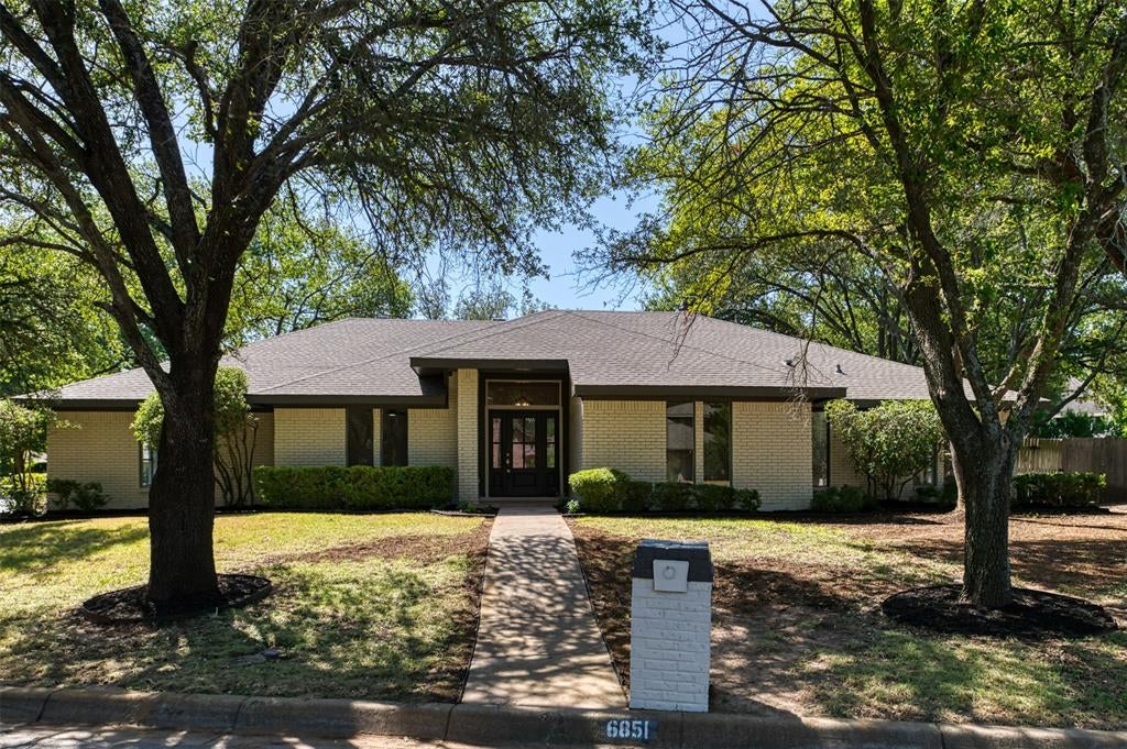 6851 Shorecrest Ct, Fort Worth, TX 76132