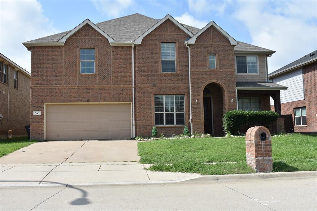 425 Crown Oaks Dr, Fort Worth, TX 76131