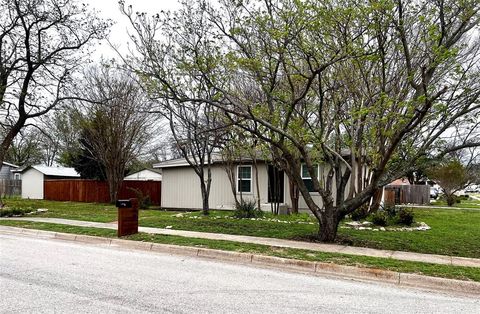 Single Family Residence in Benbrook TX 200 San Angelo Avenue.jpg