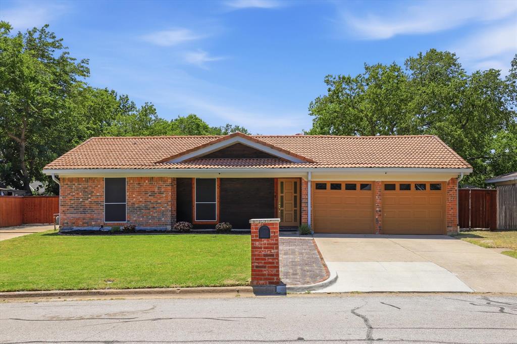 2237 Shady Brook Dr, Bedford, TX 76021 photo