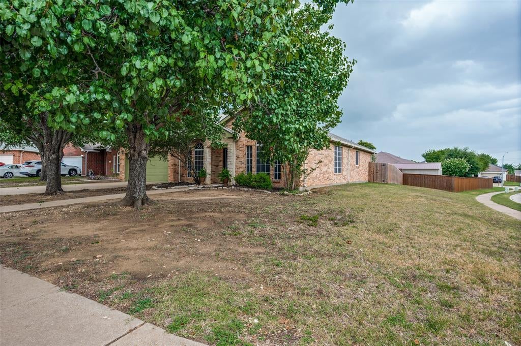 100 Bullava Ct, Crowley, TX 76036 photo