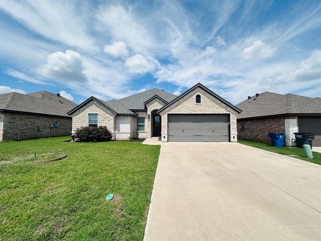 3337 White Horse Dr, Granbury, TX 76049