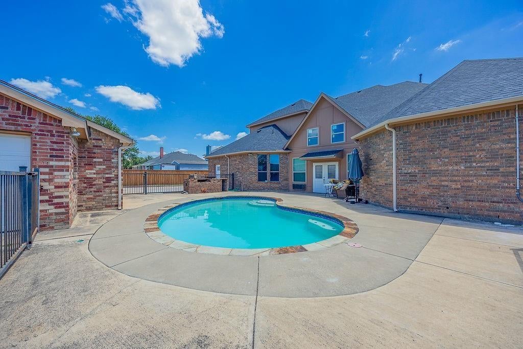 1011 Parview Cir, Grand Prairie, TX 75104 photo