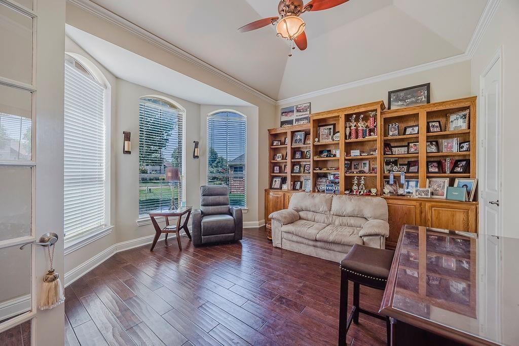 1011 Parview Cir, Grand Prairie, TX 75104 photo