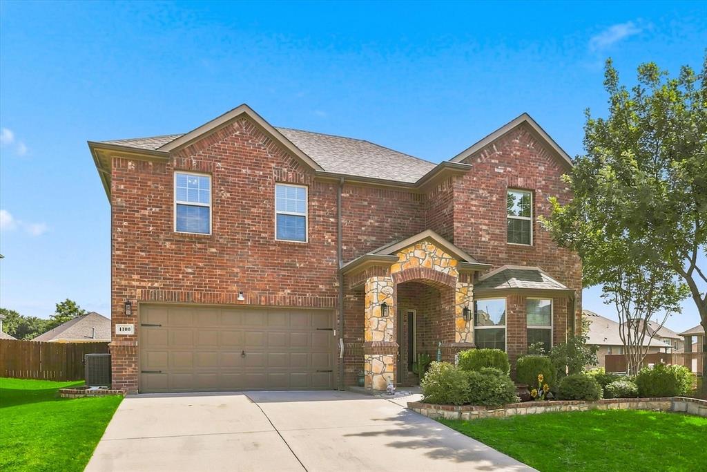1100 Crest Breeze Dr, Fort Worth, TX 76052