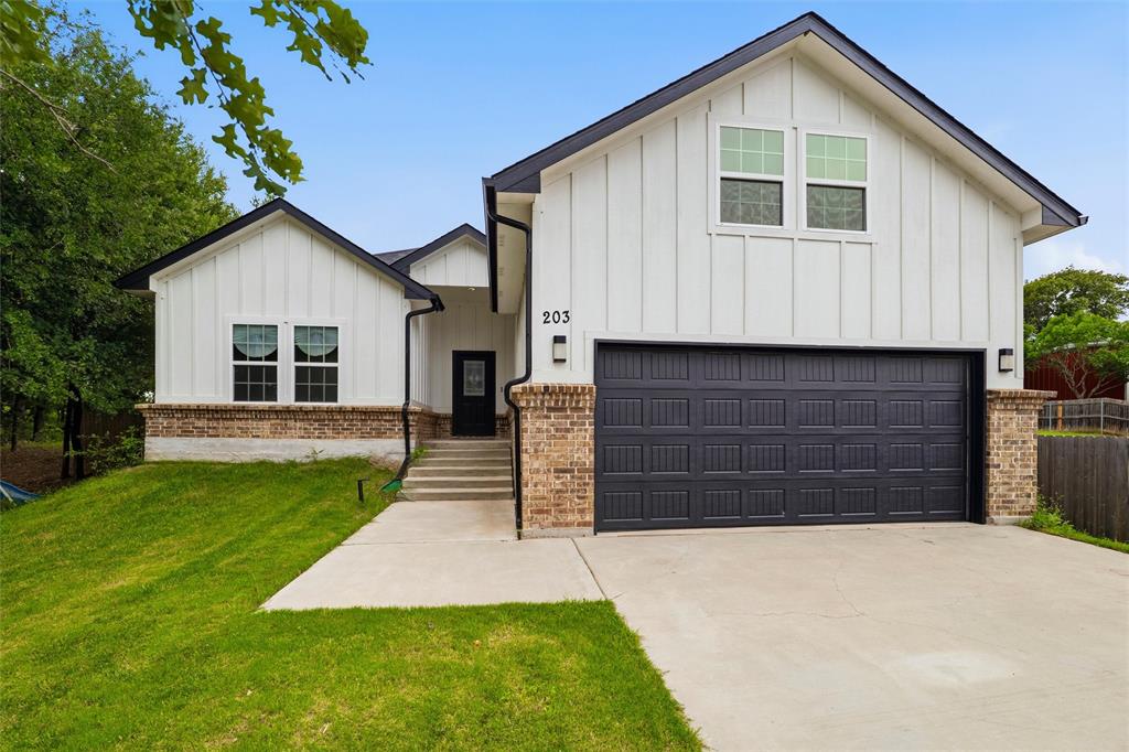 203 Pioneer Dr, Keene, TX 76059