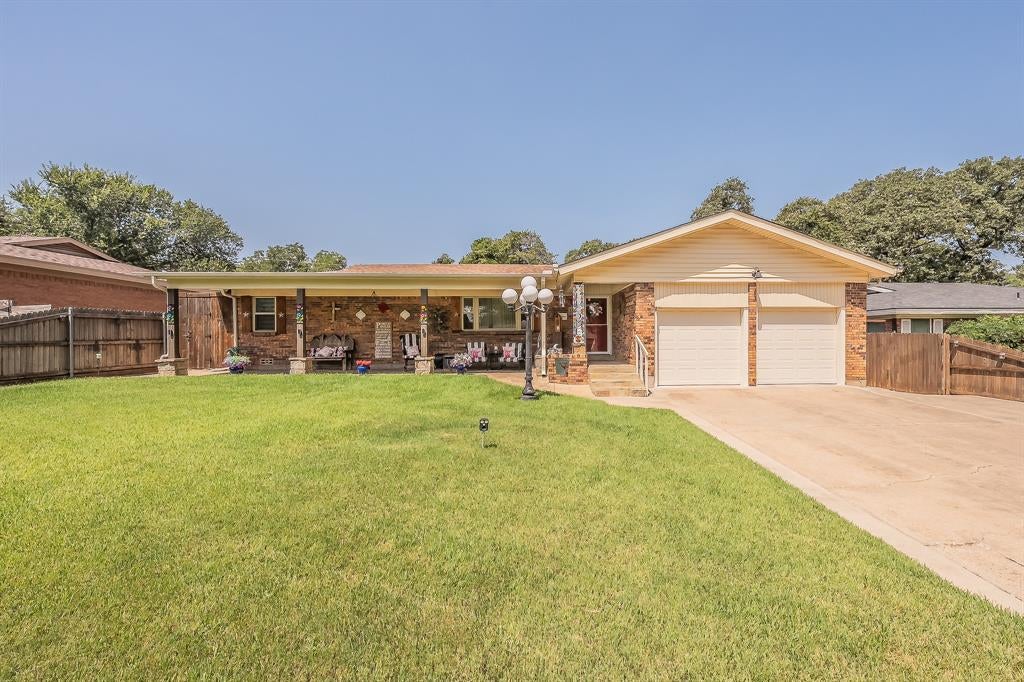 1045 Valentine St, Hurst, TX 76053