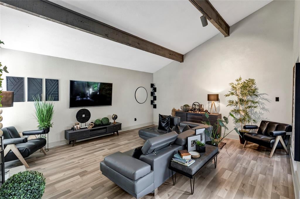 1648 Tierney Rd, Fort Worth, TX 76112 photo