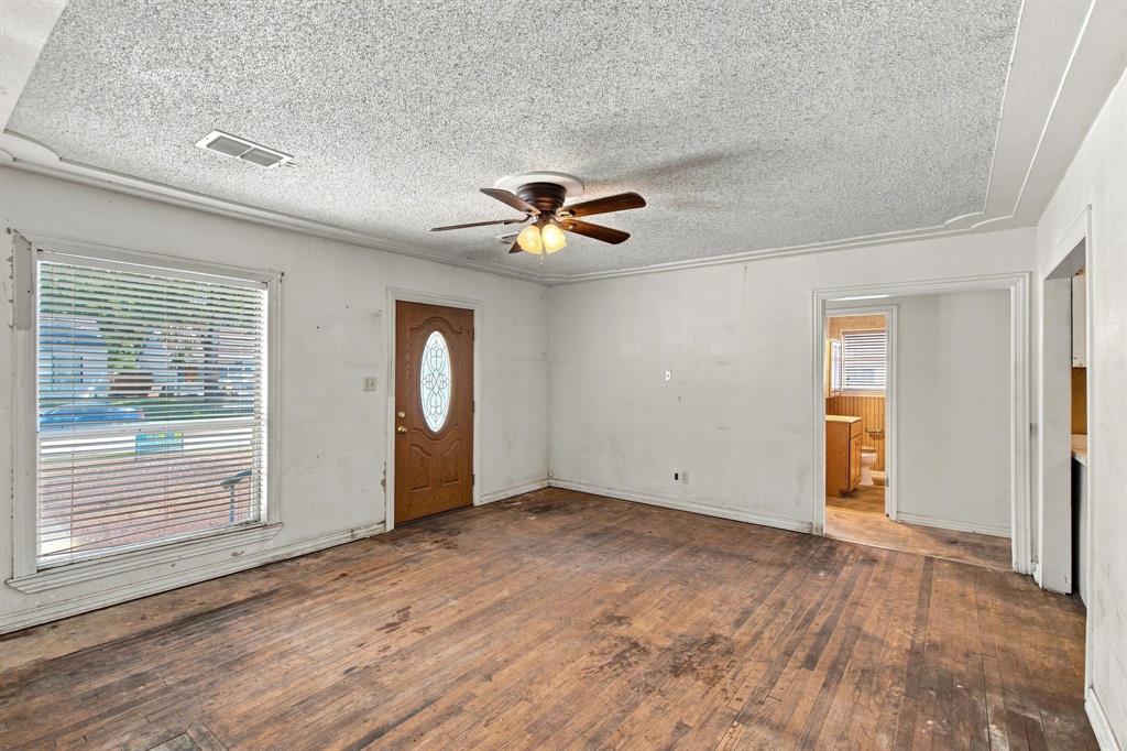 1013 Oak St, Grand Prairie, TX 75050 photo
