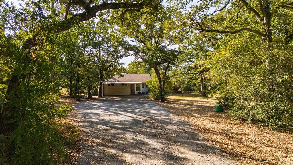 211 Oak Ct, Springtown, TX 76082 photo