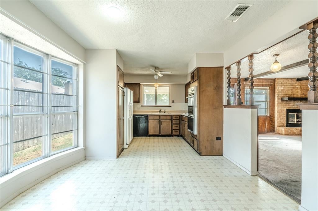 705 Rockledge Dr, Saginaw, TX 76179 photo