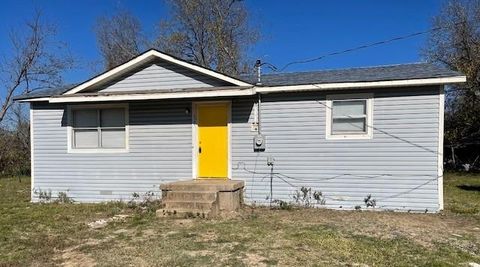 Single Family Residence in Ladonia TX 621 E FM 64 Highway.jpg