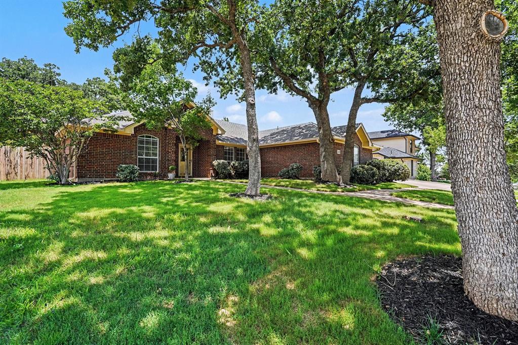 1249 Cross Creek Dr, Kennedale, TX 76060 photo