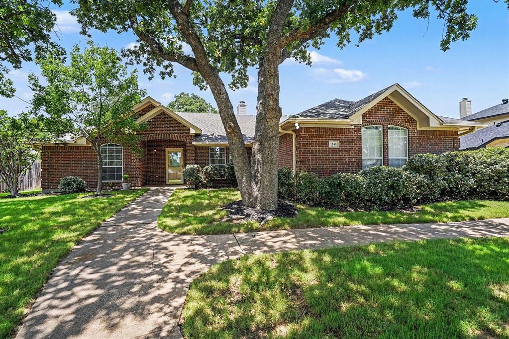 1249 Cross Creek Dr, Kennedale, TX 76060