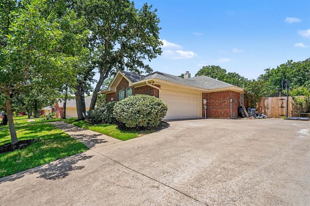 1249 Cross Creek Dr, Kennedale, TX 76060 photo