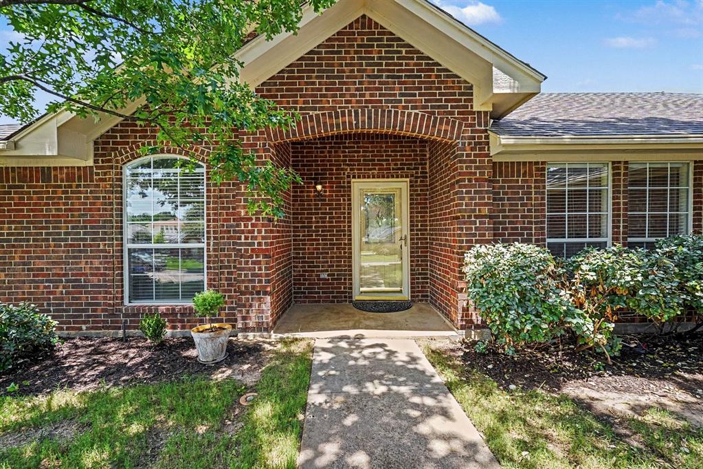 1249 Cross Creek Dr, Kennedale, TX 76060 photo