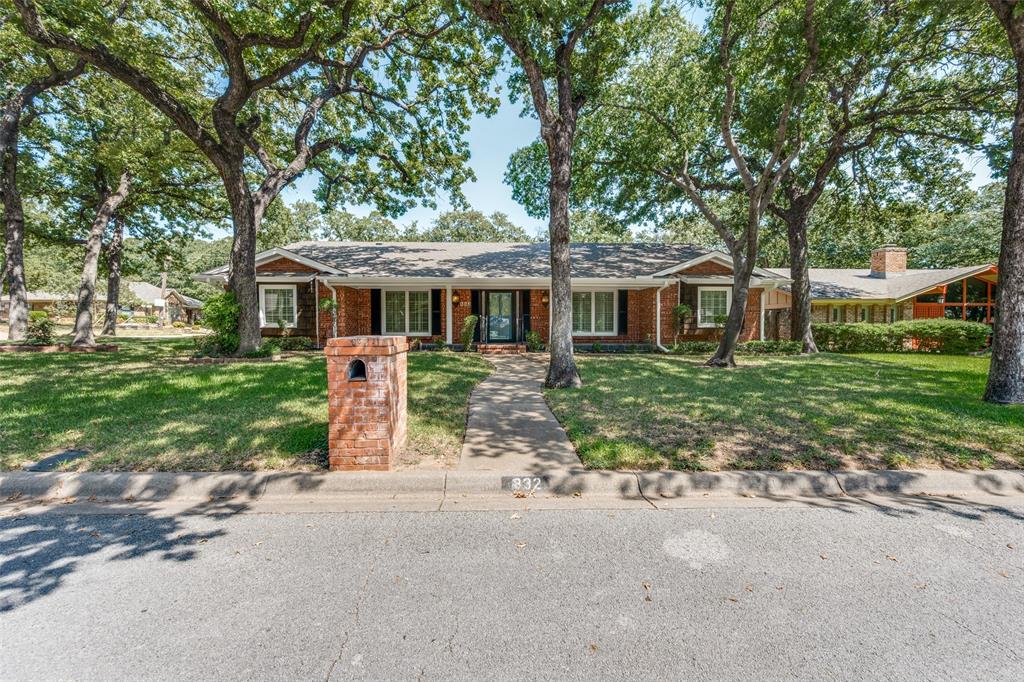 832 Wheelwood Dr, Hurst, TX 76053 photo