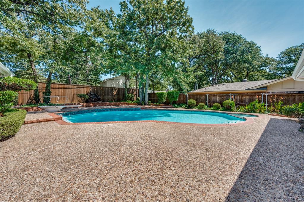 832 Wheelwood Dr, Hurst, TX 76053