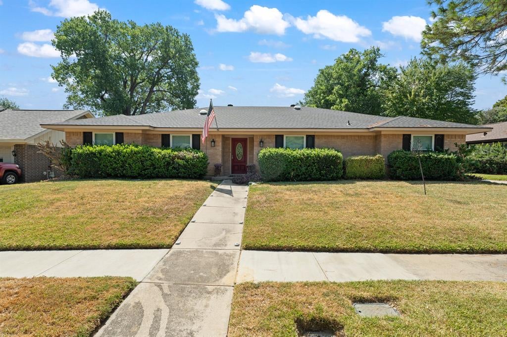 1807 Holm Oak St, Arlington, TX 76012