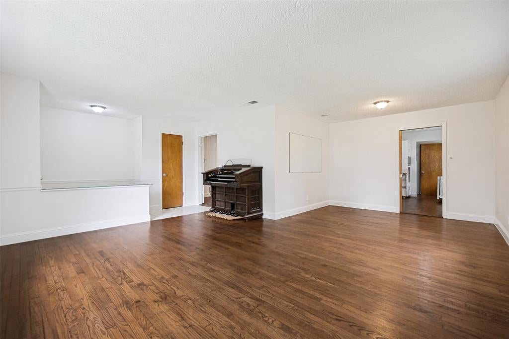 5319 Urban Crest Rd, Dallas, TX 75227 photo